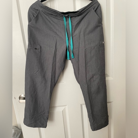 FIGS Catarina/Yola Scrub Set (Hemmed) - Picture 3 of 3